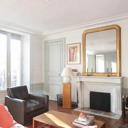 Beautiful 120m Near The Sainte-chapelle *